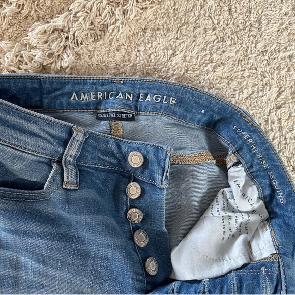 American Eagle , Super High-Rise Jegging, Button fly, (next level stretch) - Picture 3 of 3